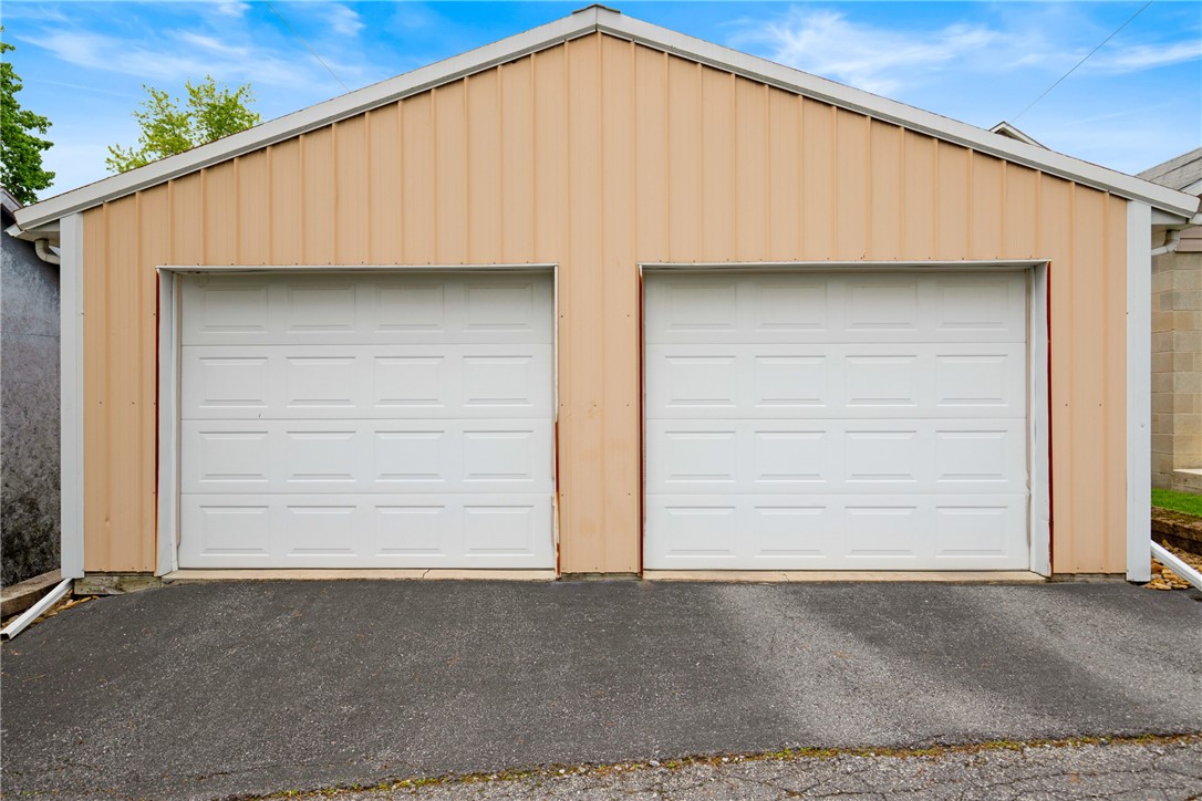 Windber, Pennsylvania 15963, United States, 2 Bedrooms Bedrooms, ,1 BathroomBathrooms,Residential,Pending,127469