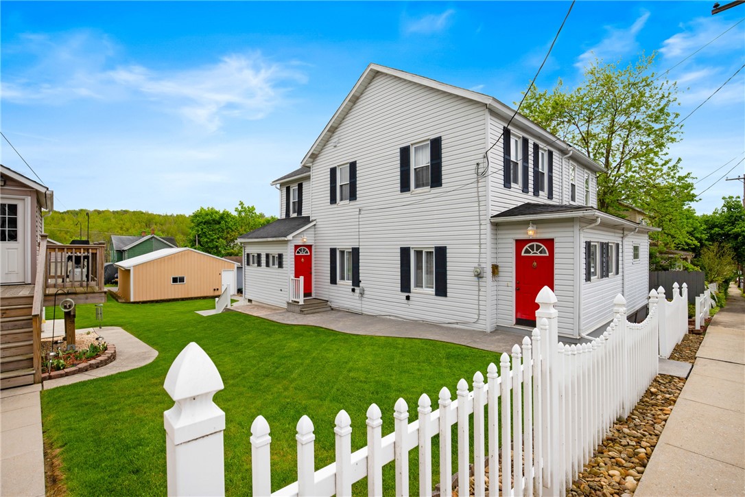 Windber, Pennsylvania 15963, United States, 2 Bedrooms Bedrooms, ,1 BathroomBathrooms,Residential,Pending,127469