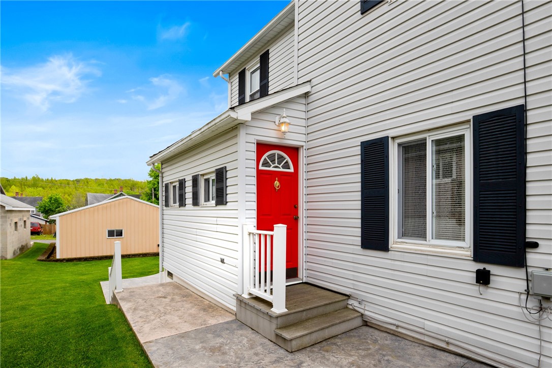 Windber, Pennsylvania 15963, United States, 2 Bedrooms Bedrooms, ,1 BathroomBathrooms,Residential,Pending,127469