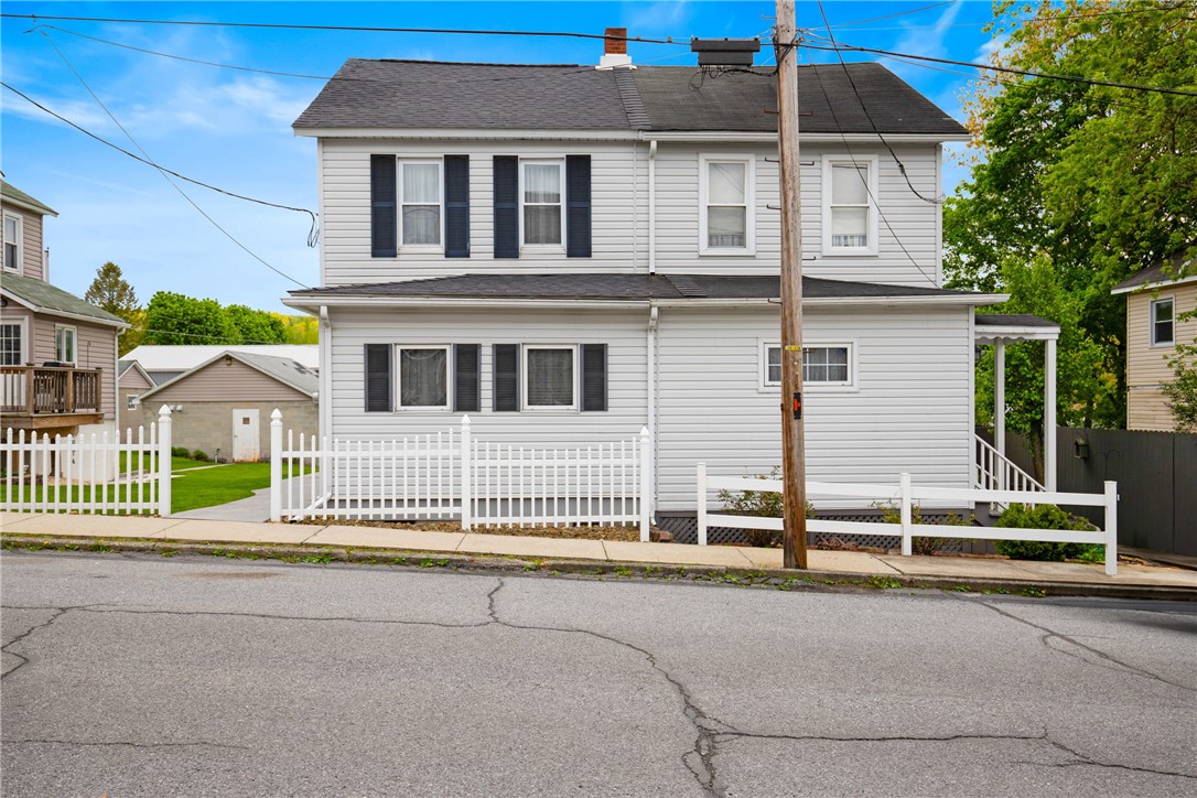 Windber, Pennsylvania 15963, United States, 2 Bedrooms Bedrooms, ,1 BathroomBathrooms,Residential,Pending,127469