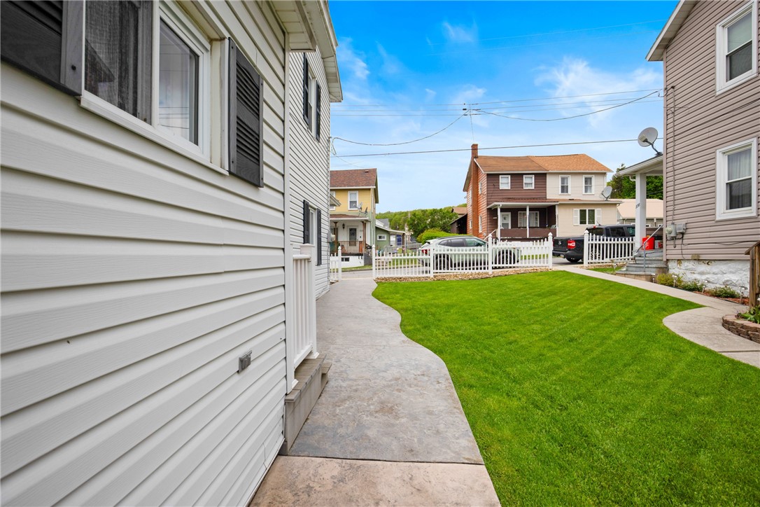 Windber, Pennsylvania 15963, United States, 2 Bedrooms Bedrooms, ,1 BathroomBathrooms,Residential,Pending,127469