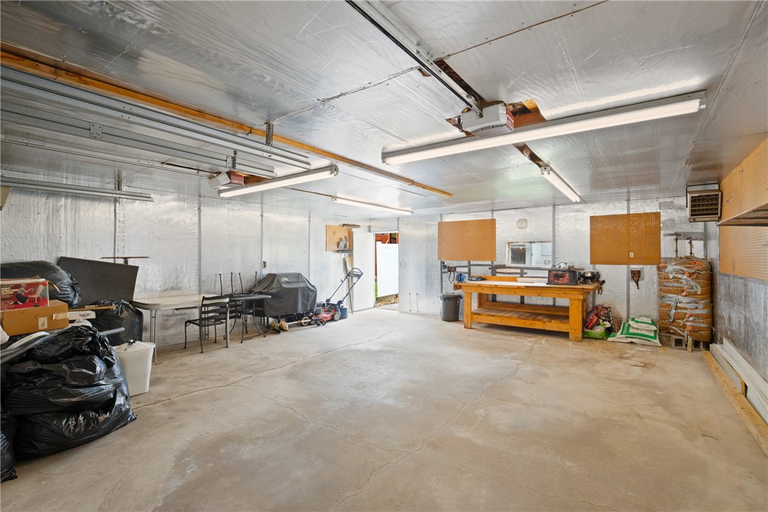 Windber, Pennsylvania 15963, United States, 2 Bedrooms Bedrooms, ,1 BathroomBathrooms,Residential,Pending,127469