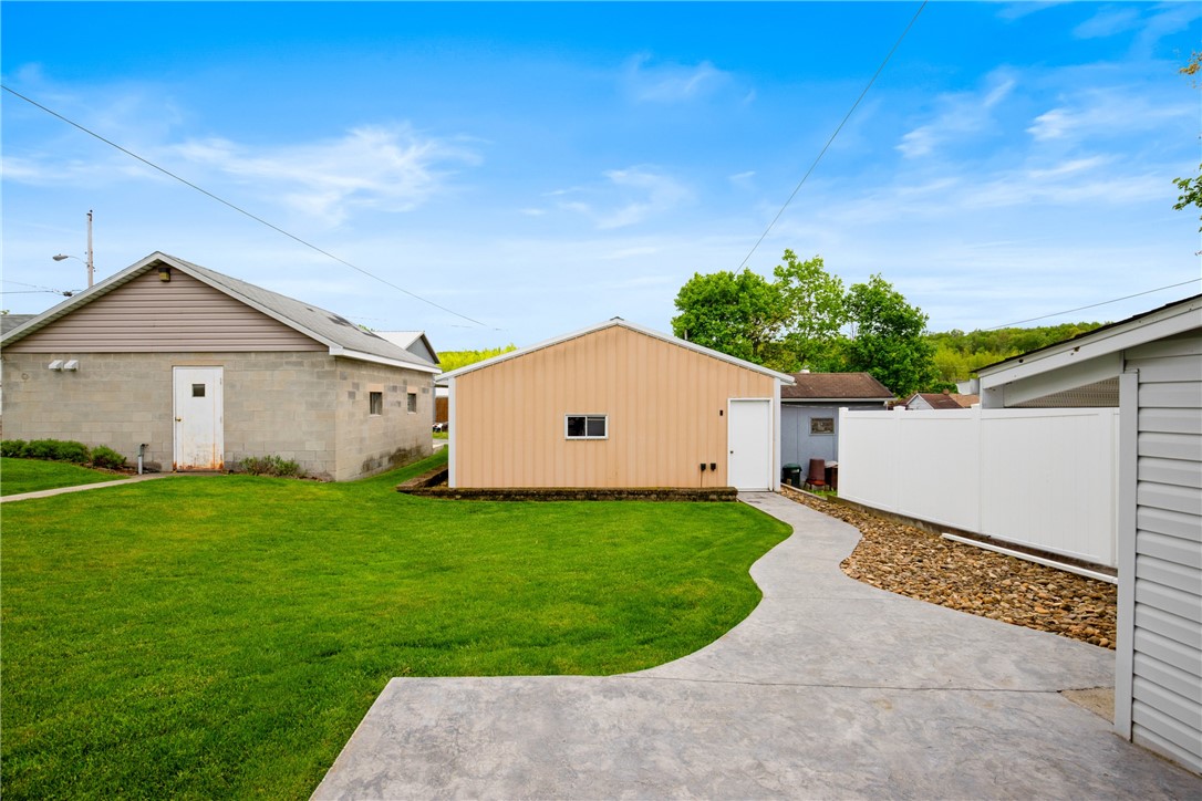 Windber, Pennsylvania 15963, United States, 2 Bedrooms Bedrooms, ,1 BathroomBathrooms,Residential,Pending,127469