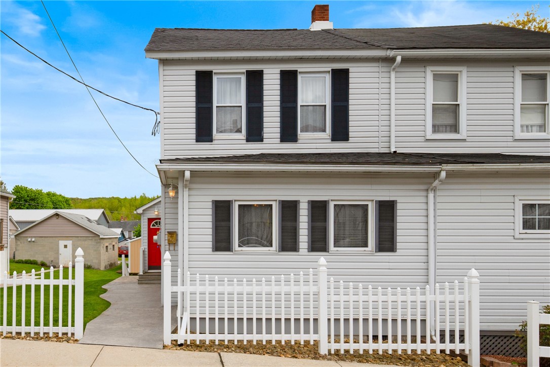 Windber, Pennsylvania 15963, United States, 2 Bedrooms Bedrooms, ,1 BathroomBathrooms,Residential,Pending,127469