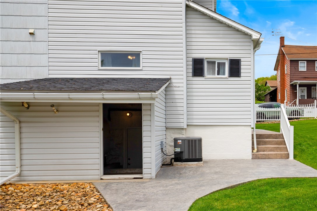 Windber, Pennsylvania 15963, United States, 2 Bedrooms Bedrooms, ,1 BathroomBathrooms,Residential,Pending,127469