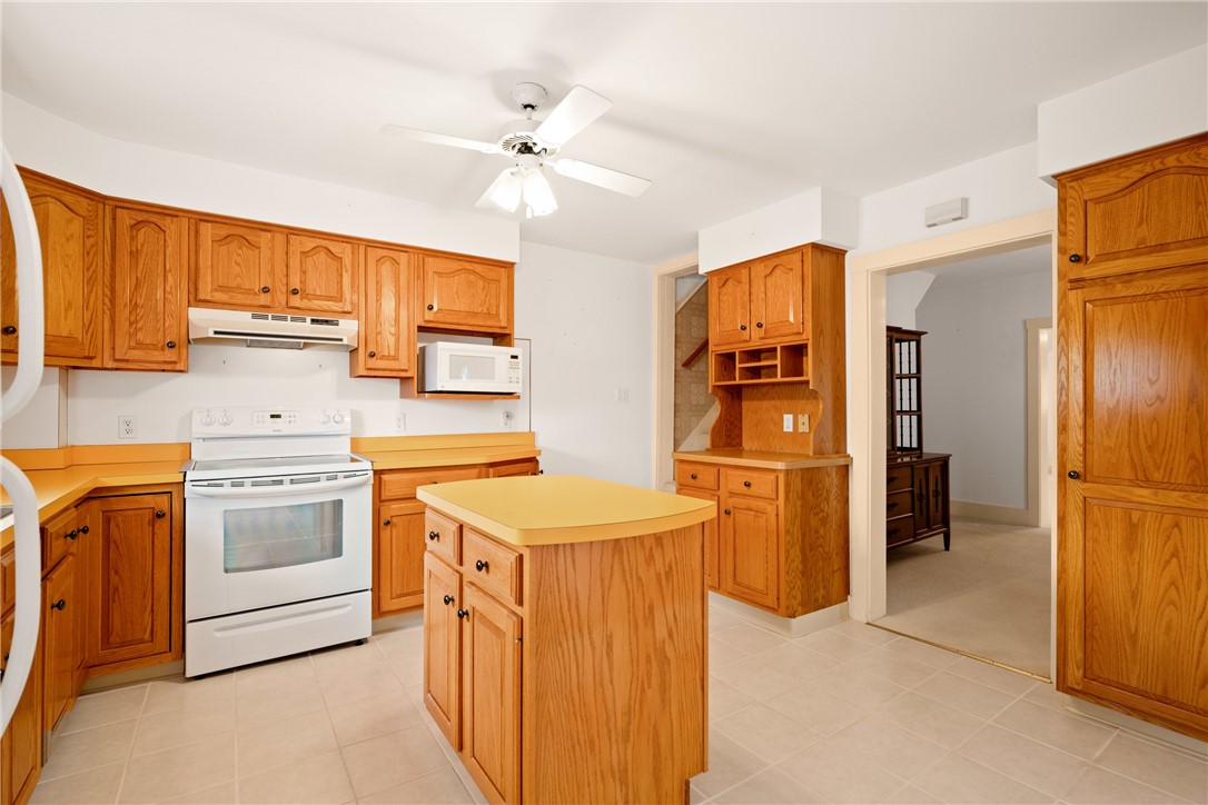 Windber, Pennsylvania 15963, United States, 2 Bedrooms Bedrooms, ,1 BathroomBathrooms,Residential,Pending,127469