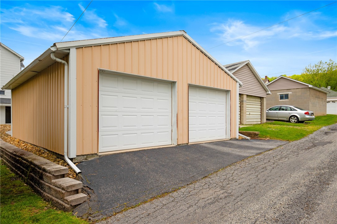 Windber, Pennsylvania 15963, United States, 2 Bedrooms Bedrooms, ,1 BathroomBathrooms,Residential,Pending,127469