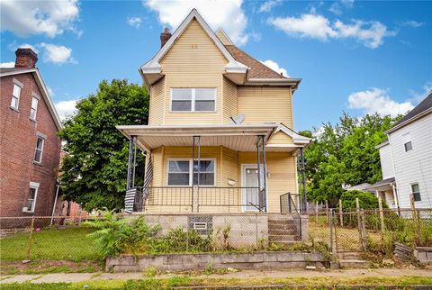 Photo of 906 1st St, Mc Kees Rocks, PA 15136 (MLS # 1759629)