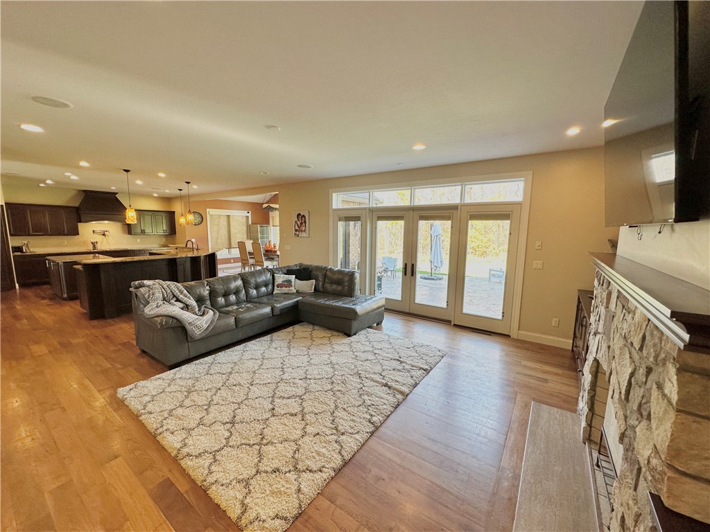794 Club Dr