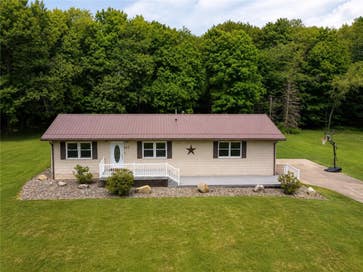 447 Latonka Dr Jackson Twp PA 16137