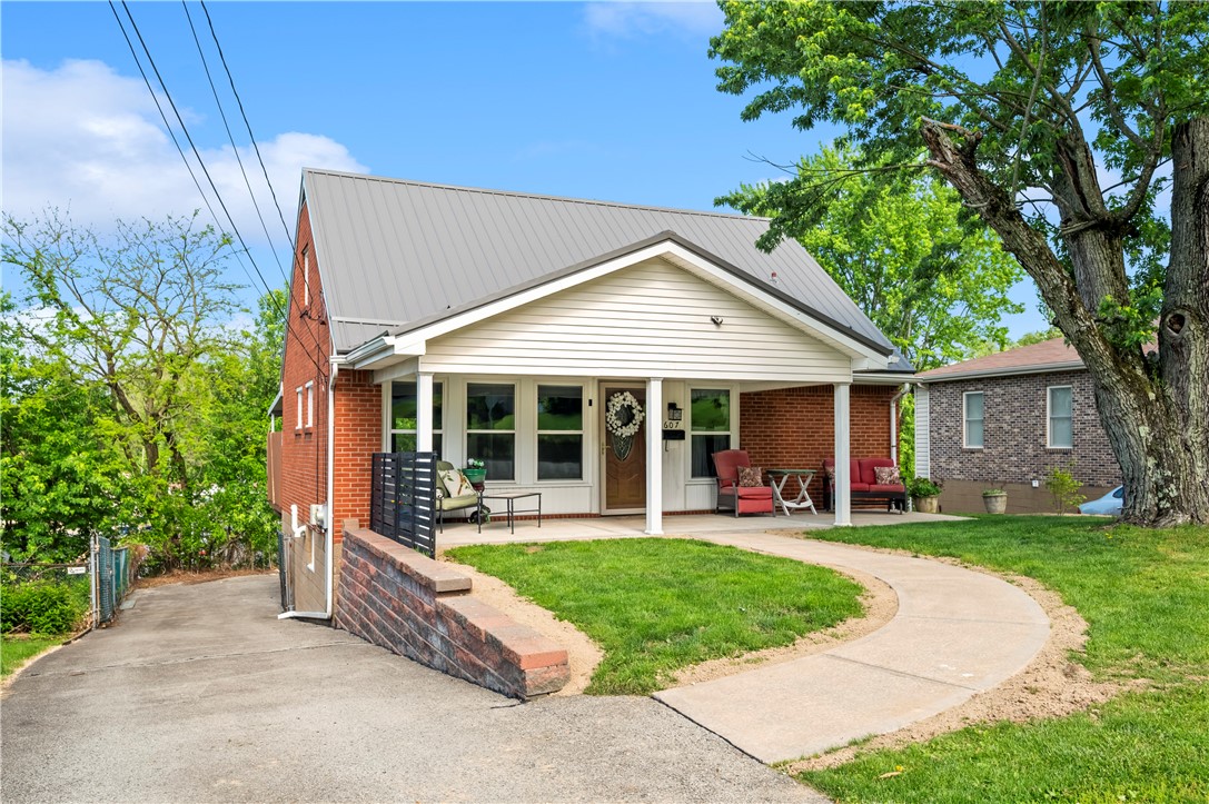 607 Greenleaf Dr