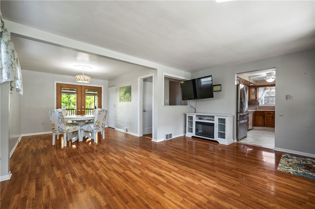 607 Greenleaf Dr