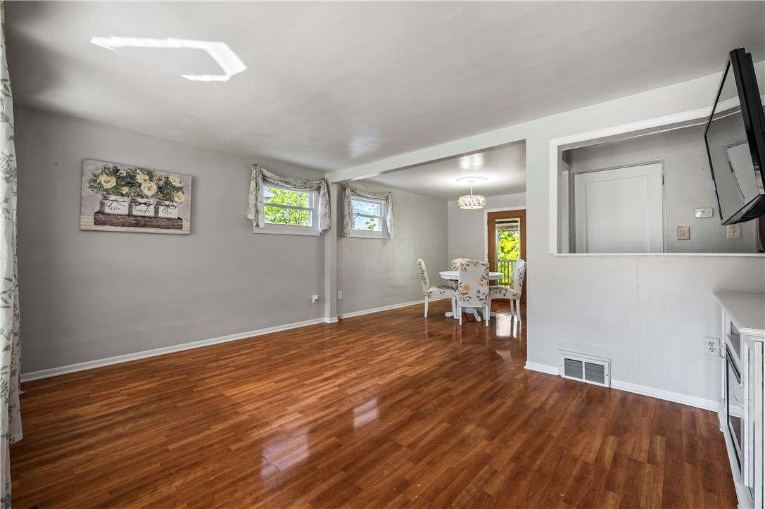 607 Greenleaf Dr