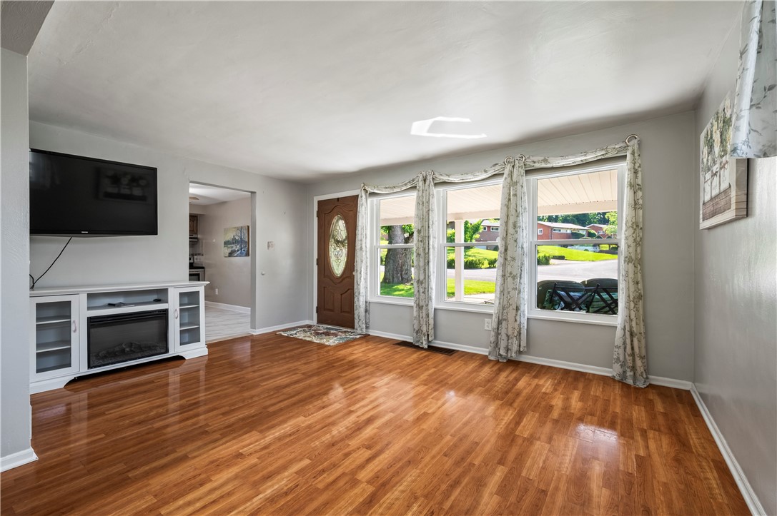 607 Greenleaf Dr