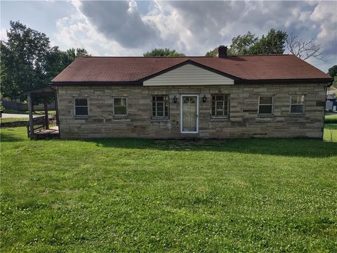 Photo of 1035 Ohio Street Ave, Jeannette, PA 15644 (MLS # 1759218)