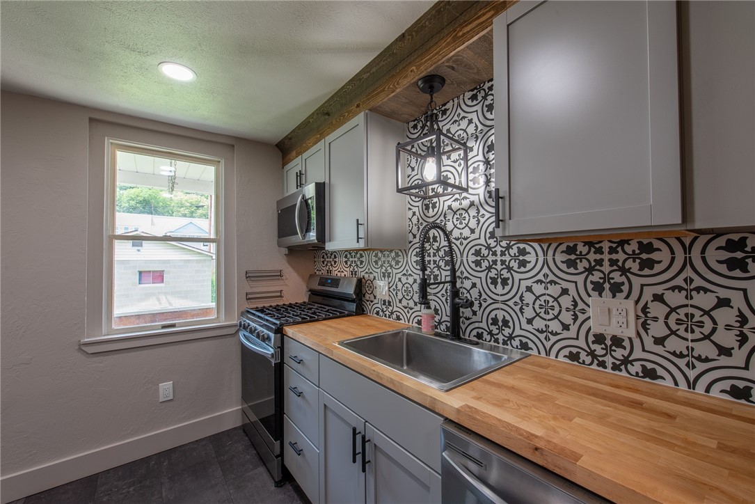 East Vandergrift, Pennsylvania 15629, United States, 2 Bedrooms Bedrooms, ,1 BathroomBathrooms,Residential,Active,160781