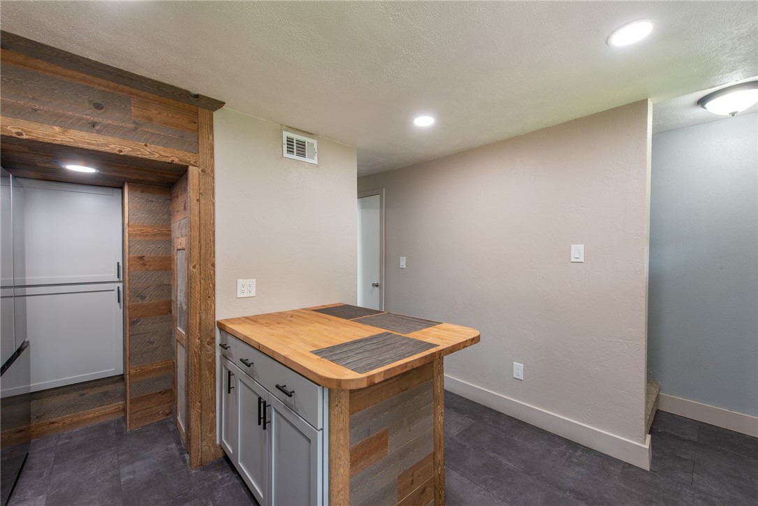 East Vandergrift, Pennsylvania 15629, United States, 2 Bedrooms Bedrooms, ,1 BathroomBathrooms,Residential,Active,160781