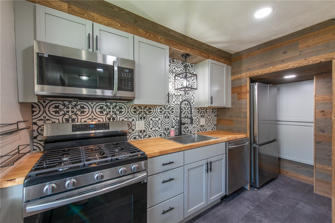 East Vandergrift, Pennsylvania 15629, United States, 2 Bedrooms Bedrooms, ,1 BathroomBathrooms,Residential,Active,160781