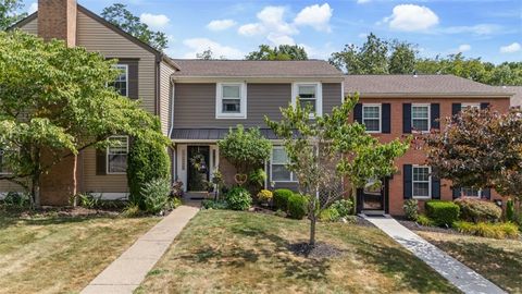 1152 Queens Dr Moon/Crescent Twp PA 15108