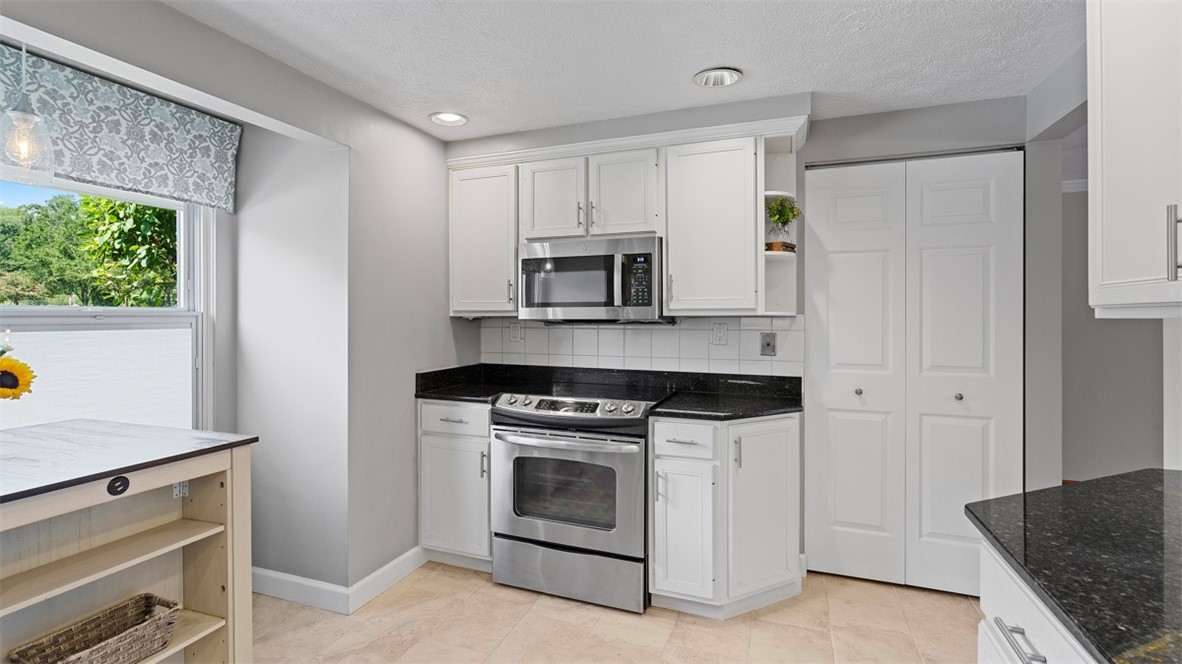 Moon/Crescent Twp, Pennsylvania 15108, United States, 3 Bedrooms Bedrooms, ,3 BathroomsBathrooms,Residential,Active,201604