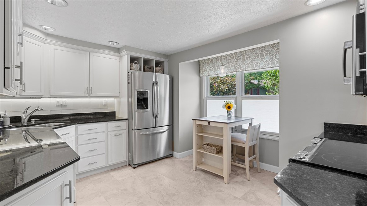 Moon/Crescent Twp, Pennsylvania 15108, United States, 3 Bedrooms Bedrooms, ,3 BathroomsBathrooms,Residential,Active,201604