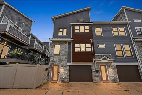 Photo of 2652 Larkins Way, Pittsburgh, PA 15203 (MLS # 1762317)