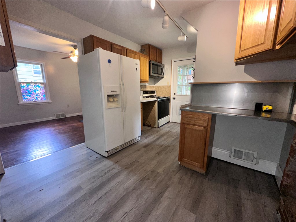 Brookline, Pennsylvania 15226, United States, 2 Bedrooms Bedrooms, ,1 BathroomBathrooms,Residential,Contingent,118288