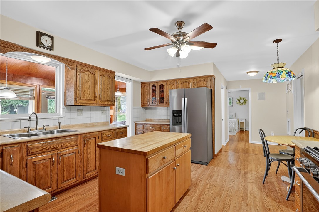 Peters Twp, Pennsylvania 15317, United States, 5 Bedrooms Bedrooms, ,3 BathroomsBathrooms,Residential,Active,194521