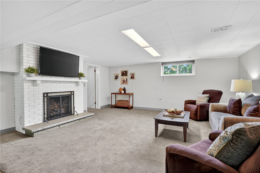 Peters Twp, Pennsylvania 15317, United States, 5 Bedrooms Bedrooms, ,3 BathroomsBathrooms,Residential,Active,194521