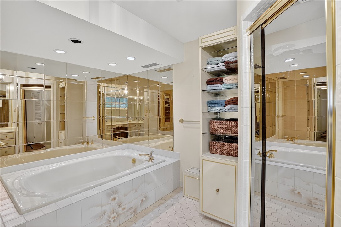 Peters Twp, Pennsylvania 15317, United States, 5 Bedrooms Bedrooms, ,3 BathroomsBathrooms,Residential,Active,194521