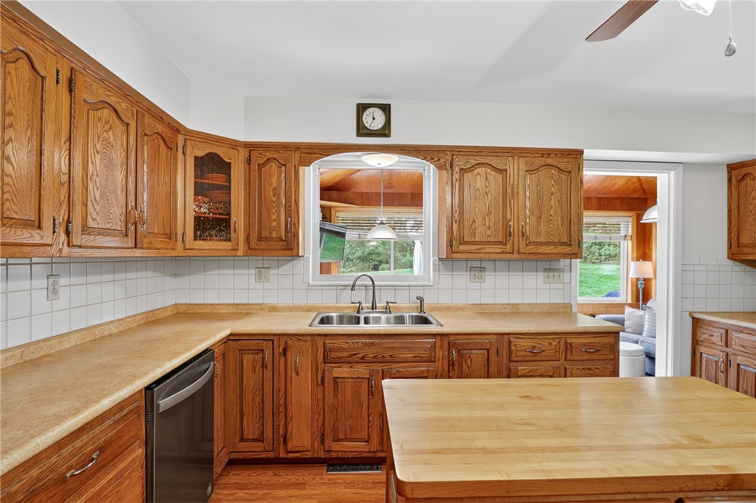 Peters Twp, Pennsylvania 15317, United States, 5 Bedrooms Bedrooms, ,3 BathroomsBathrooms,Residential,Active,194521