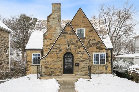 Photo of 415 Serpentine Dr, Mt Lebanon, PA 15243 (MLS # 1732704)