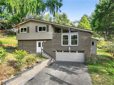 Photo of 418 Hunter, Pittsburgh, PA 15237 (MLS # 1726154)