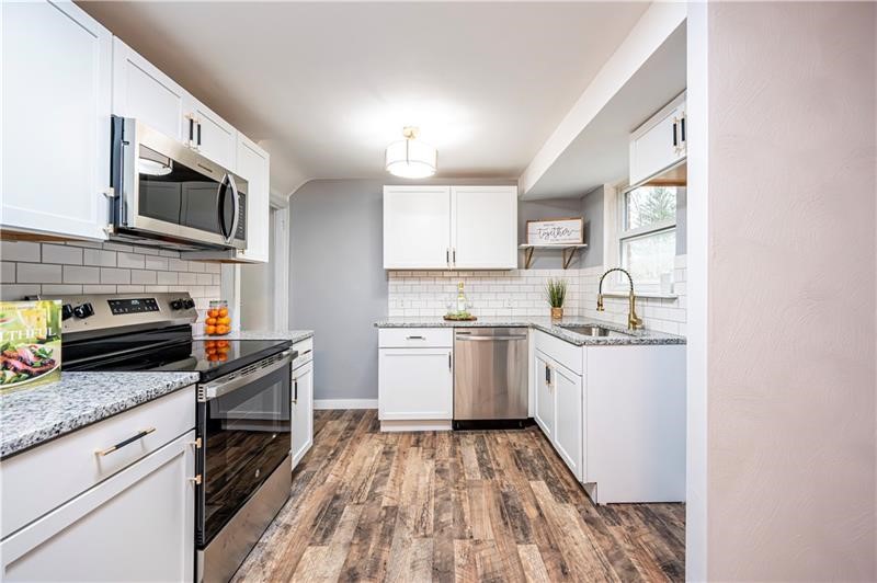 City Of Greensburg, Pennsylvania 15601, United States, 4 Bedrooms Bedrooms, ,2 BathroomsBathrooms,Residential,Pending,23102