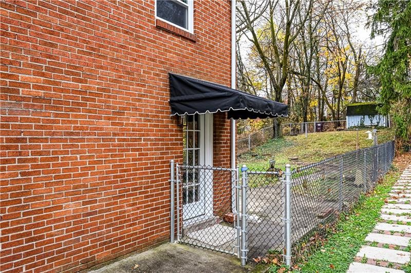 City Of Greensburg, Pennsylvania 15601, United States, 4 Bedrooms Bedrooms, ,2 BathroomsBathrooms,Residential,Pending,23102