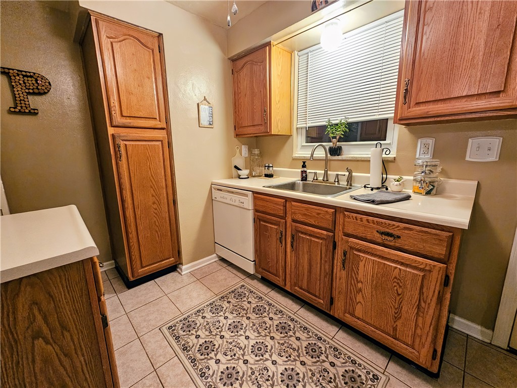 3241 Shadyway Dr Dr, Brentwood, Pennsylvania image 4