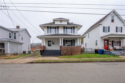 Photo of 111 Loyalhanna Ave, Latrobe, PA 15650 (MLS # 1731394)