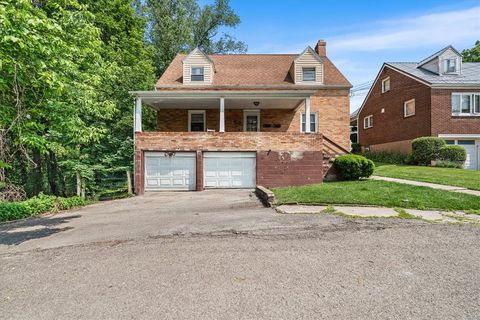 Photo of 132 Homer Pl, Pittsburgh, PA 15223 (MLS # 1733164)