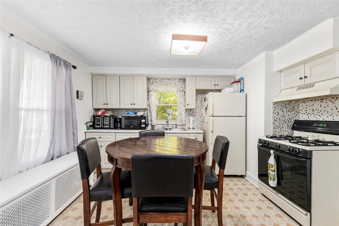 Connellsville, Pennsylvania 15425, United States, 2 Bedrooms Bedrooms, ,1 BathroomBathrooms,Residential,Active,240954