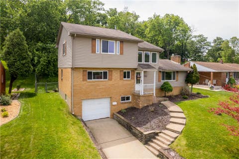 Photo of 439 Woodrift Ln, Pleasant Hills, PA 15236 (MLS # 1758024)
