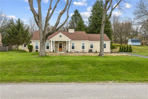 Photo of 557 Morningstar Dr, Ellwood City, PA 16117 (MLS # 1746377)