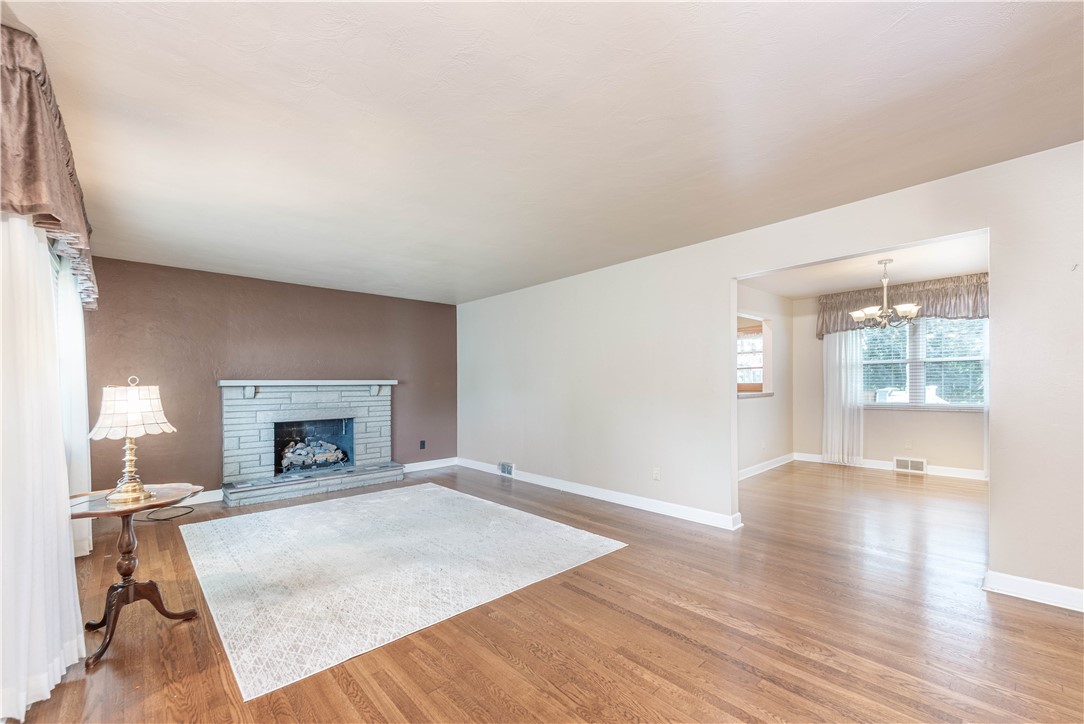 979 Crest Lane