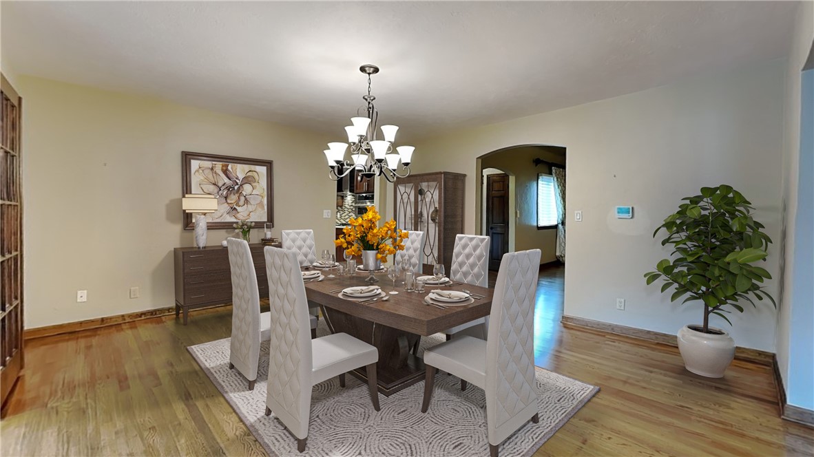 984 Center Oak Dr