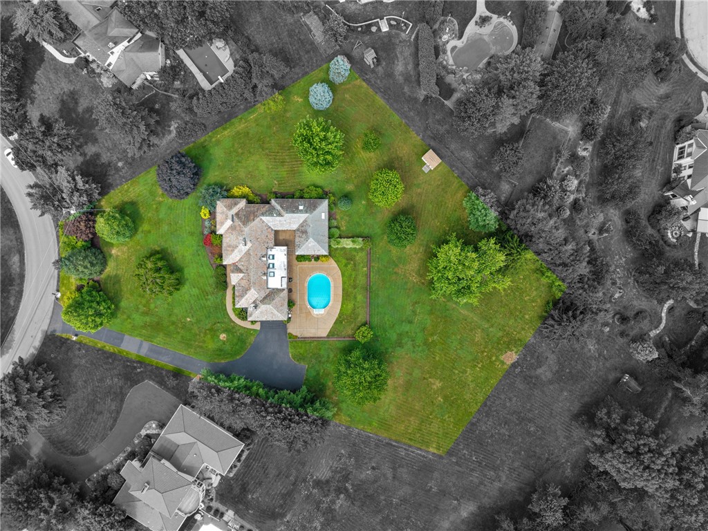 984 Center Oak Dr
