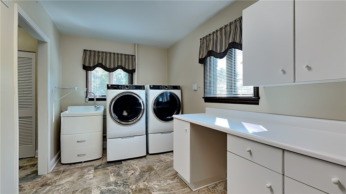 McCandless, Pennsylvania 15237, United States, 4 Bedrooms Bedrooms, ,4 BathroomsBathrooms,Residential,Active,181618