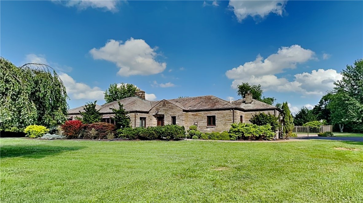 984 Center Oak Dr