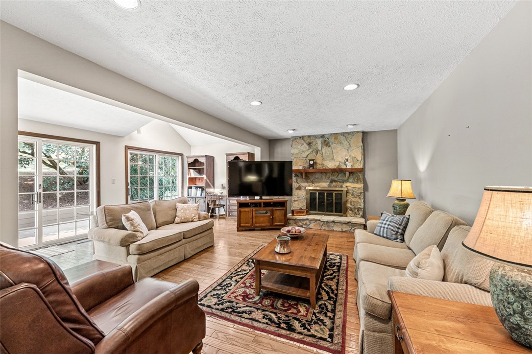 Monroeville, Pennsylvania 15146, United States, 4 Bedrooms Bedrooms, ,3 BathroomsBathrooms,Residential,Active,194427