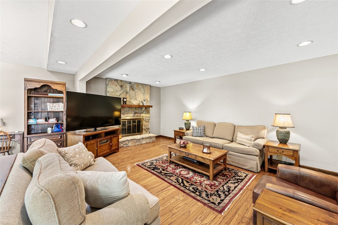 Monroeville, Pennsylvania 15146, United States, 4 Bedrooms Bedrooms, ,3 BathroomsBathrooms,Residential,Active,194427