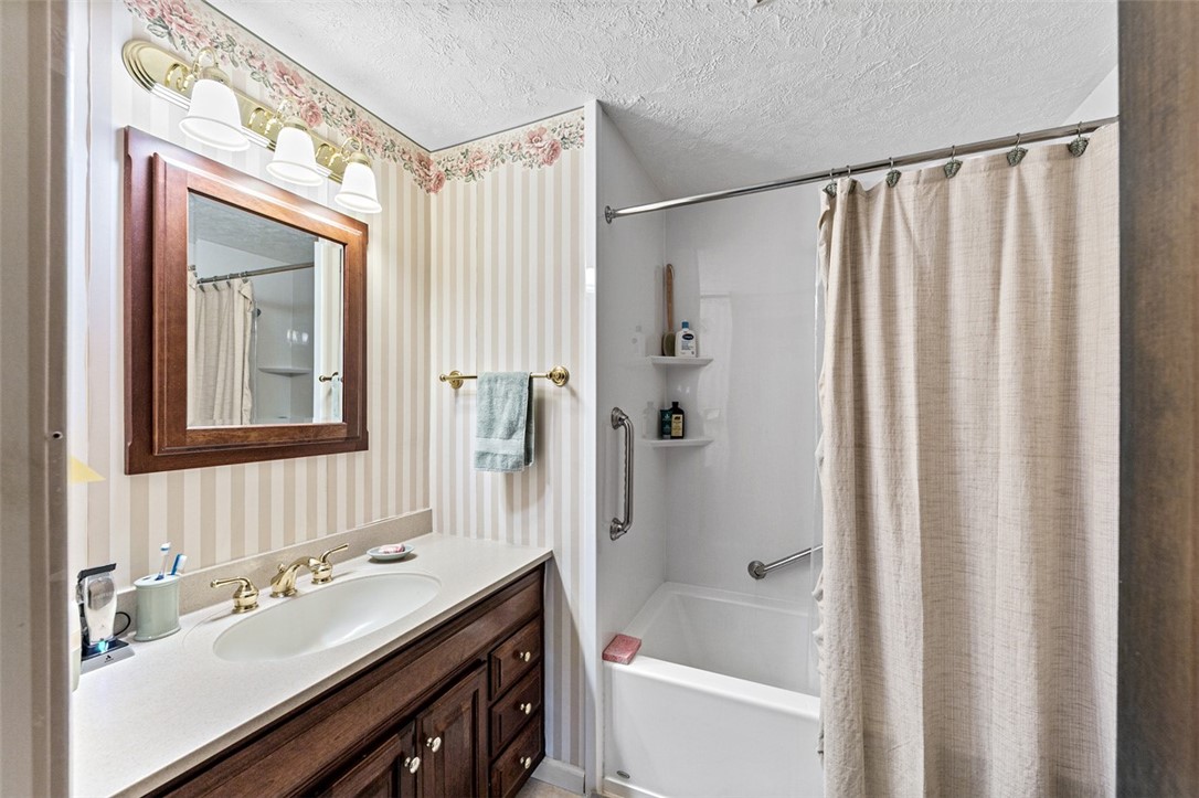 Monroeville, Pennsylvania 15146, United States, 4 Bedrooms Bedrooms, ,3 BathroomsBathrooms,Residential,Active,194427