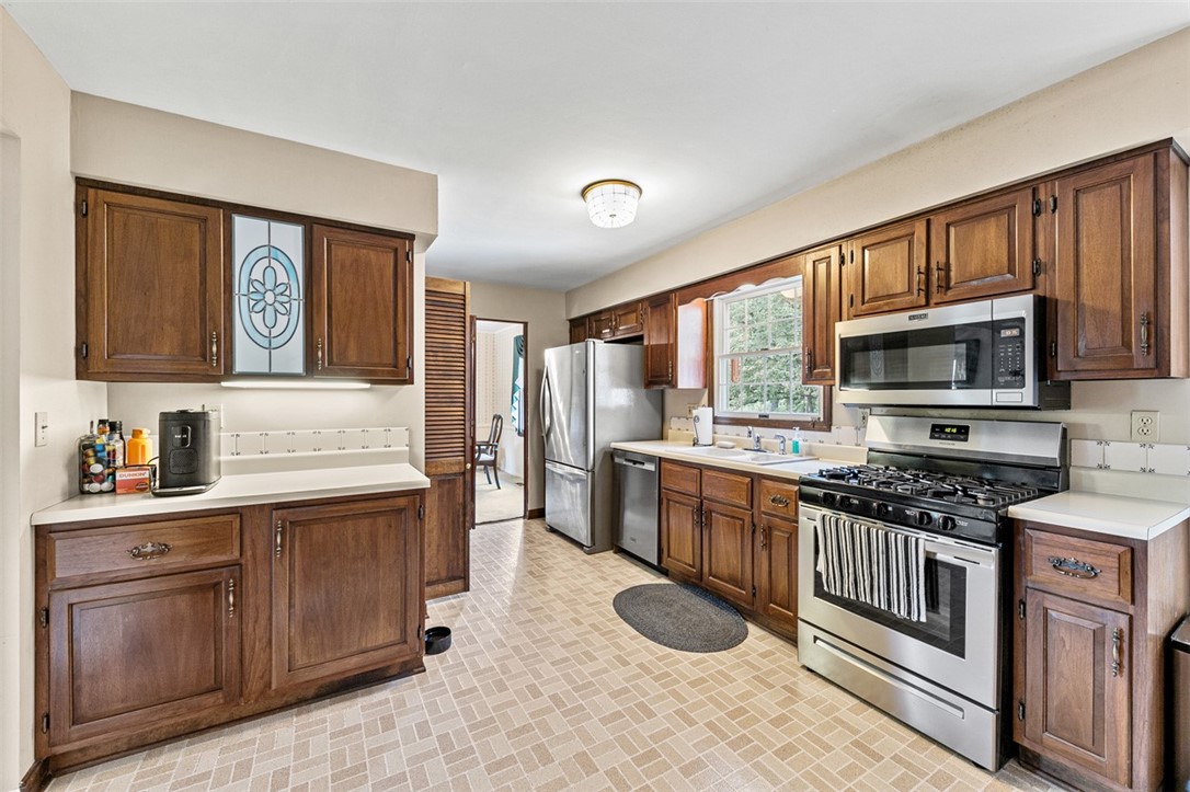 Monroeville, Pennsylvania 15146, United States, 4 Bedrooms Bedrooms, ,3 BathroomsBathrooms,Residential,Active,194427